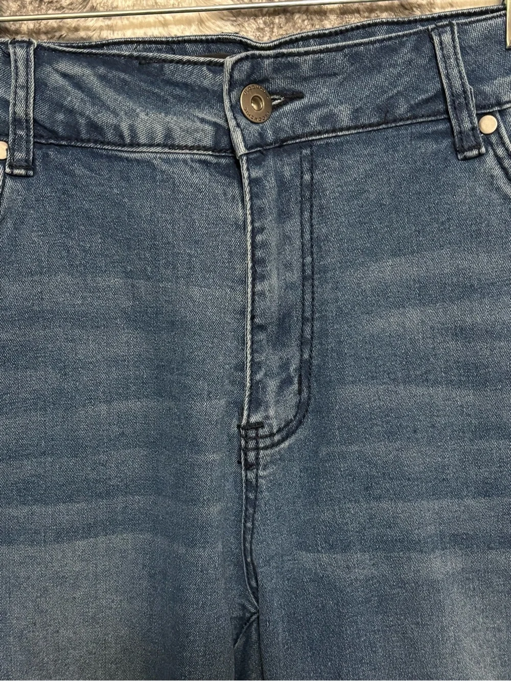 BloomChic Crop Denim Jeans in Medium Blue size 16